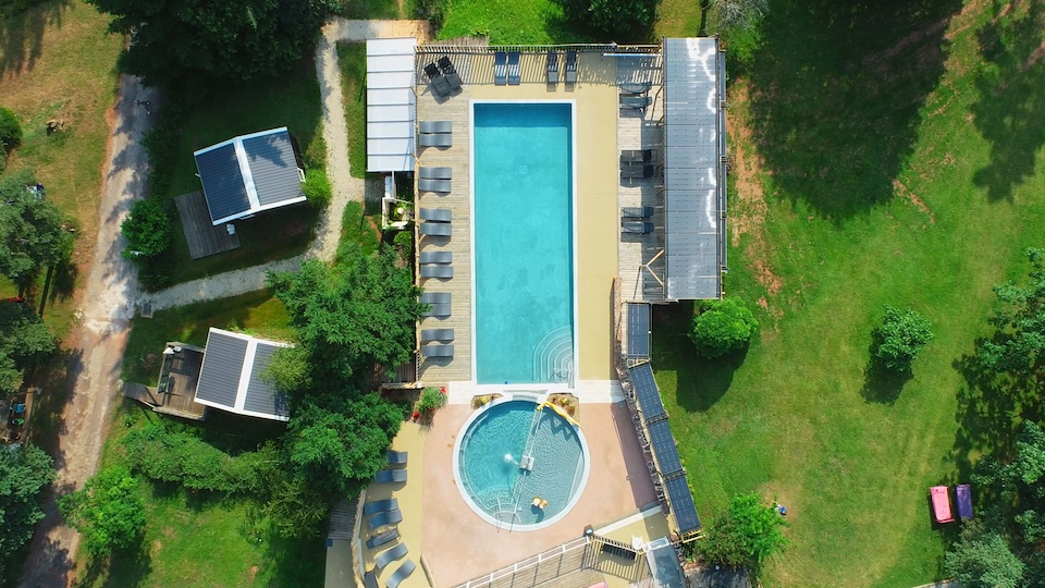 espace piscines du Coq Rouge, camping naturiste en Corrèze