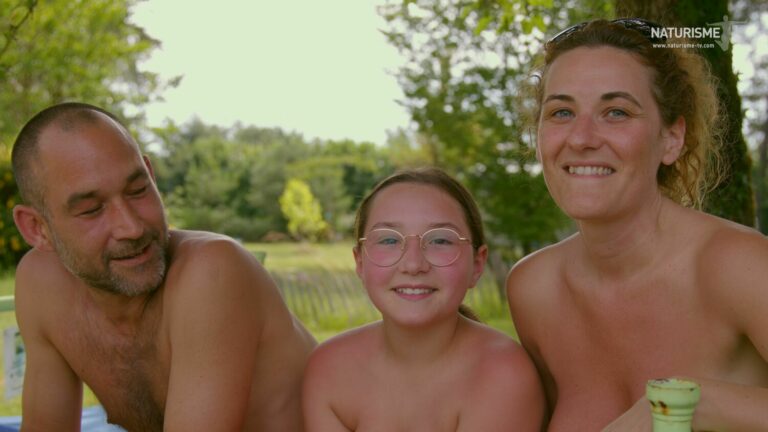 Les habitats insolites pour les campeurs naturistes du Coq Rouge