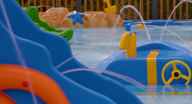 Pourquoi choisir un camping naturiste familial en France?