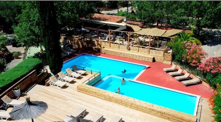 Top 5 des petits campings naturistes 4 étoiles en France