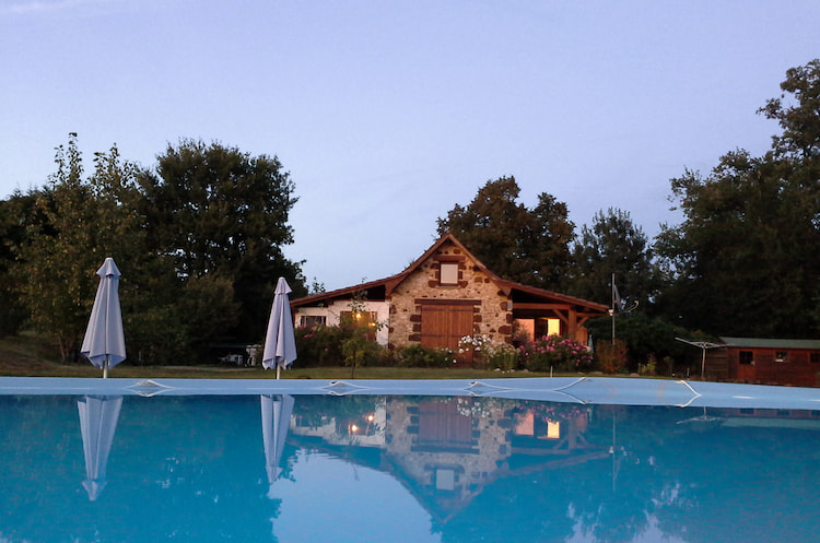 Les locations de dernière minute du Coteau de l'Herm, camping naturiste en Dordogne