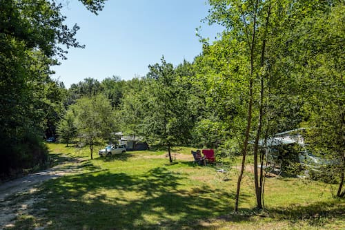 Le calme du camping naturiste le Fiscalou:nature et ambiance communautaire